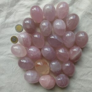 Œufs en quartz rose taille L - 35€